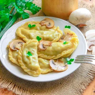 Вареники з картоплею та грибами (100 г)