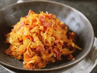 Тушкована капуста з грибами  (200г)