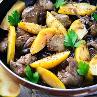 Куряча печінка з яблуками ( 200 г)