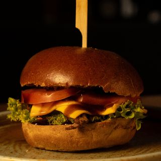 Бургер з рваною свининою без картоплі