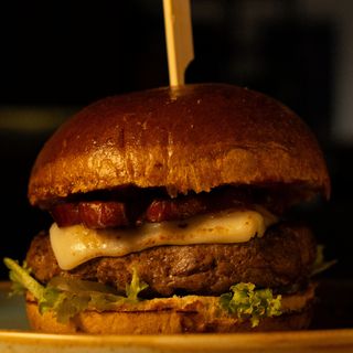 Біф-бургер з беконом без картоплі