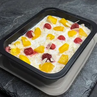 Вівсянка з манго та малиною (300г)