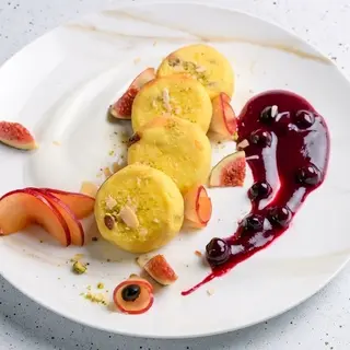 Сирники домашні з ягідним конфі (200г)