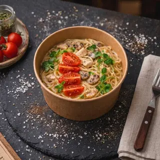 Спагетті з куркою та грибами (300г)