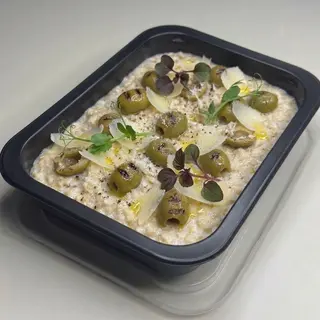 Вівсянка солона з оливками та пармезаном (250г)