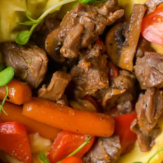 Томлене м'ясо з овочами 150г