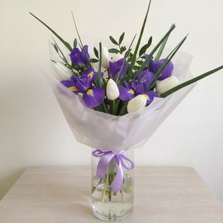 Букет тюльпан з ірисом