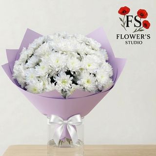 Букет з хризантеми балтика біла, 11 шт в фіолетовому упакувані