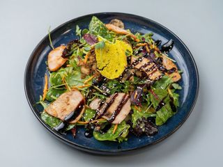 Теплий салат з куркою (250г)