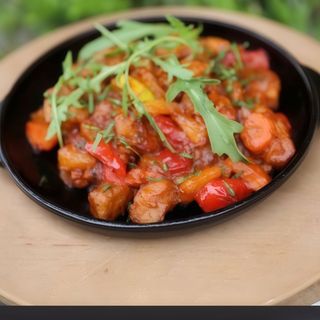Теляча вирізка на пательні з овочами (350г)
