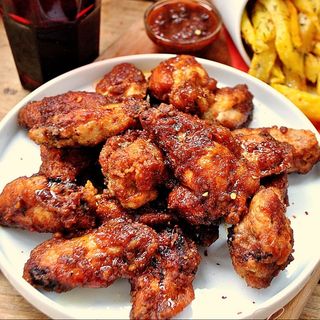 Крильця в медово-гострому соусі/