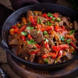 Гаряча пательня зі свининою