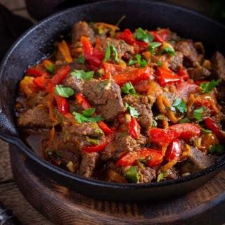 Гаряча пательня з куркою