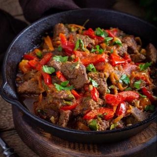 Гаряча пательня з телятиною