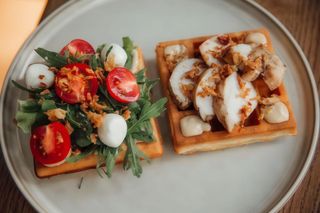 Бельгійська вафля з куркою та моцарелою (275г)