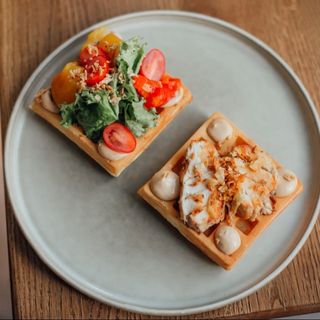 Бельгійська вафля з печеними перцями та куркою (310г)