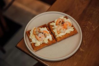 Бельгійські вафлі з скрембл та креветками (350г)