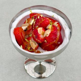 Полуниця з вершками (125г)