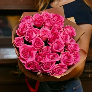 25 рожевих троянд
