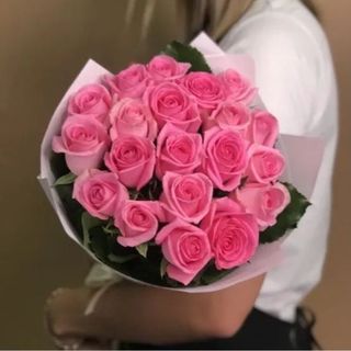 19 рожевих троянд