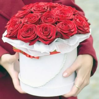 25 червоних троянд у коробці