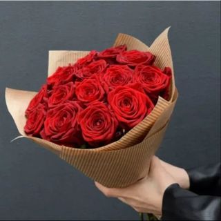 19 червоних троянд