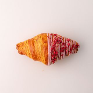 Круасан із трояндою 95г