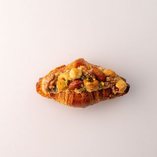 Міні круасан із горіхами 85г