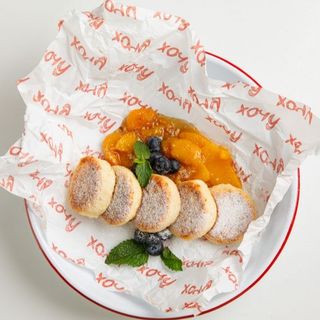 Сирники з карамелізованими персиками (200/150г)