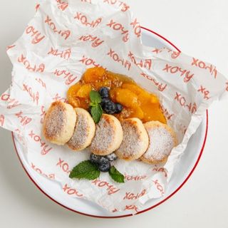 Сирники з карамелізованими персиками (200/150г)