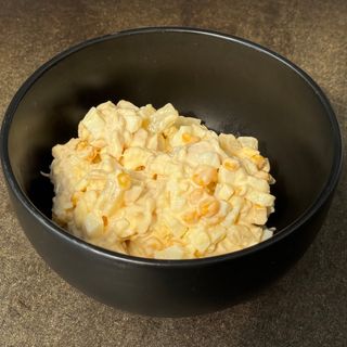 Салат з куркою та ананасом (200г)
