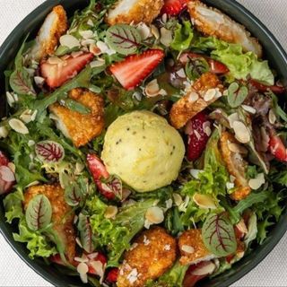 Салат з рибними нагетсами (250г)