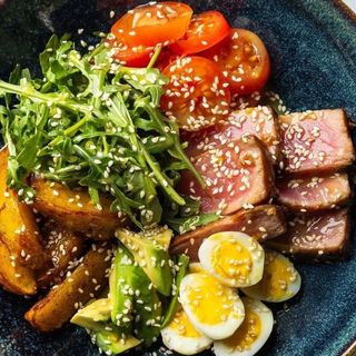 Салат з тунцем та овочами (250г)