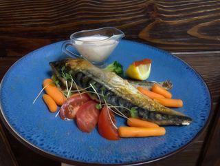 Скумбрія, запечена з овочами (160/40г)