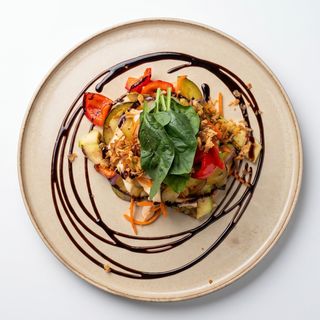 Теплий салат Амічі з курячою грудкою (220г)
