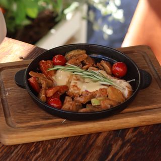 Сковорідка з курячим філе(500г)