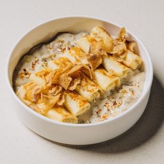 Млинчики з куркою та грибним соусом (220г)
