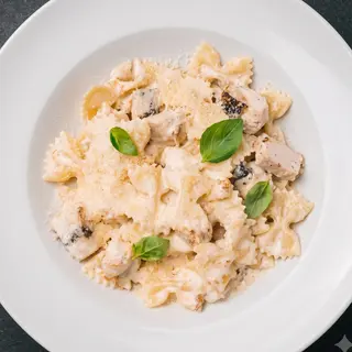Фарфале з курячим м'ясом та грибами (300г)