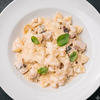 Фарфале з курячим м'ясом та грибами (300г)