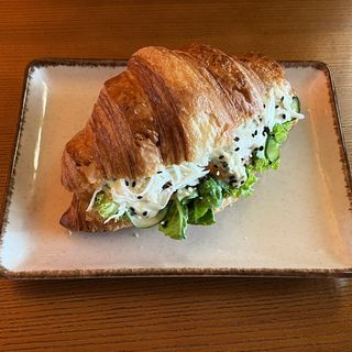 Круасан з лососем (245 г)