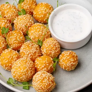 Сирні кульки з вершковим соусом (200г)