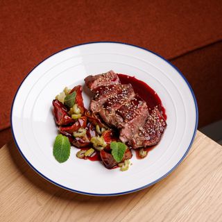 Качка з печеними яблуками