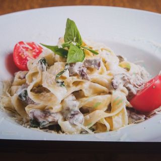 Фетучіні Альфредо з яловичиною (380г)