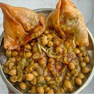 Punjabi Chole Samosa (2Pcs)