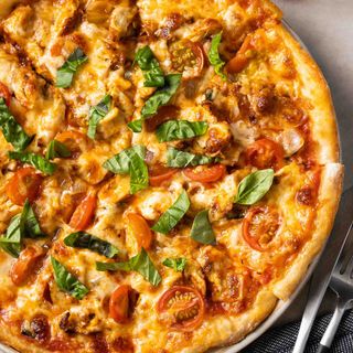 Large Kati Kati Pollo Pizza