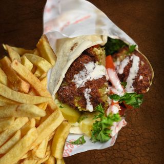 Falafel Sandwich & Chips