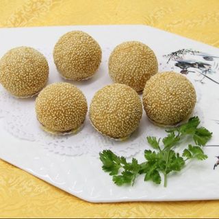 Golden Fried Sweet Balls With Sesame (4 PCS)