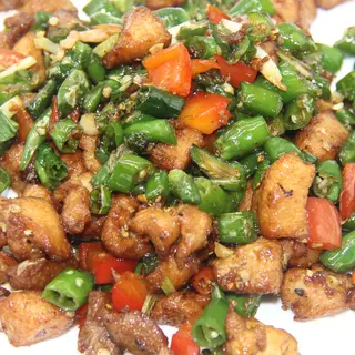 Fried Chicken With Green Chilli And Red Chilli