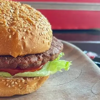 Beef Burger & L. Chips