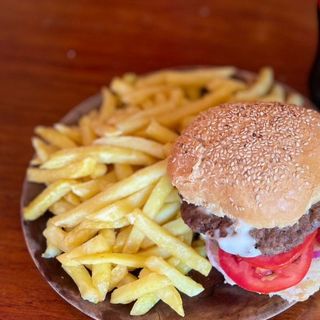Beef Burger & L. Chips